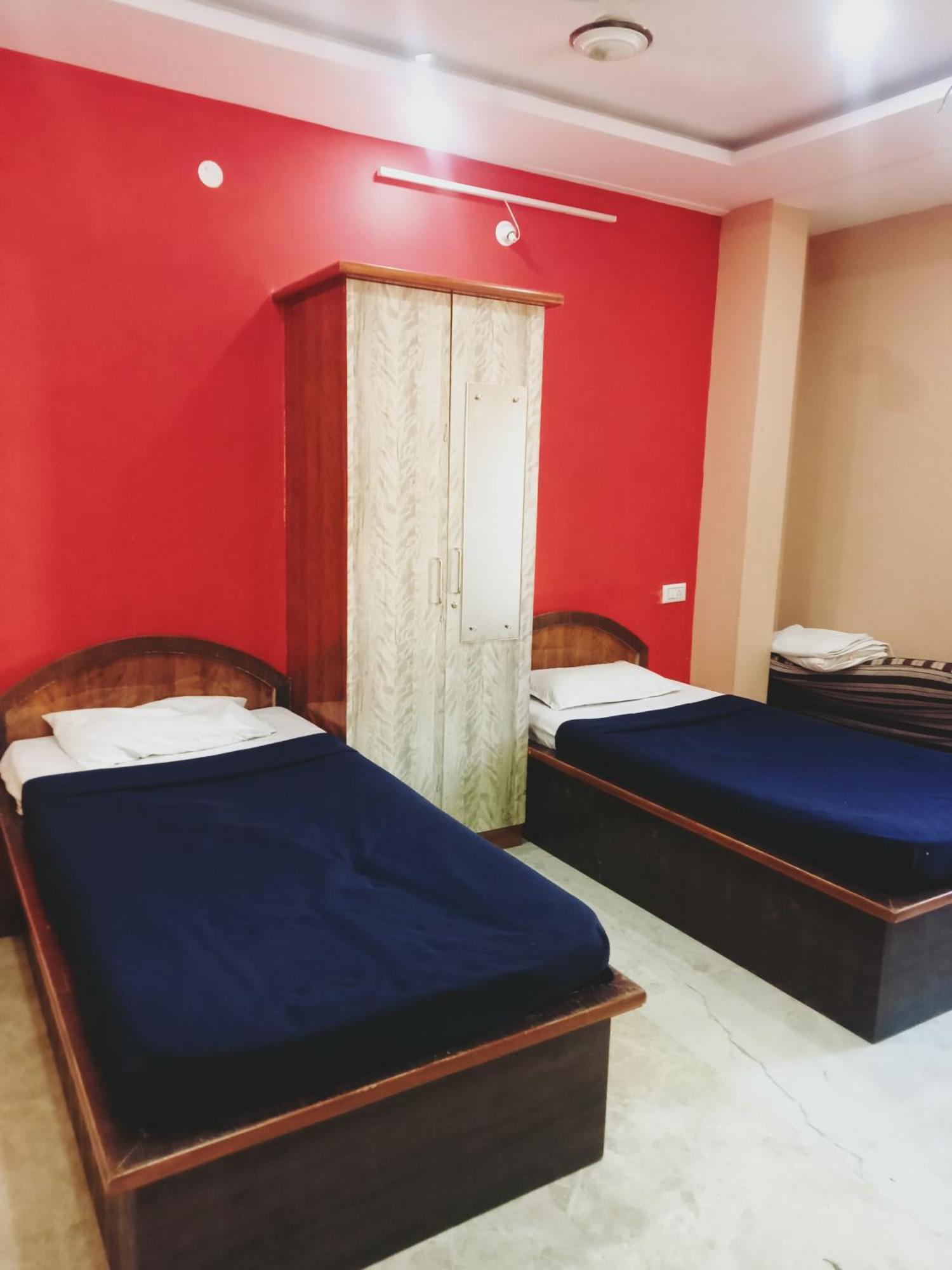 Sri Sapthagiri Comfort Májszúr Kültér fotó
