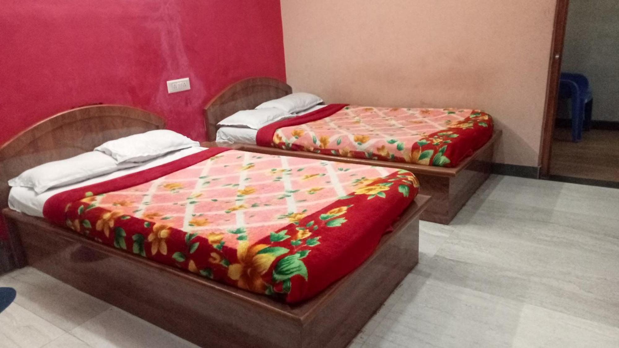 Sri Sapthagiri Comfort Májszúr Kültér fotó
